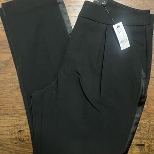 New York and Company High-Waisted Pleated Ankle Pant
Size: 4
Color: BLACK